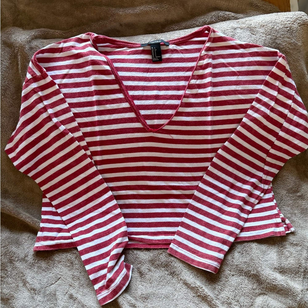 Red and white stopped long sleeve crop top